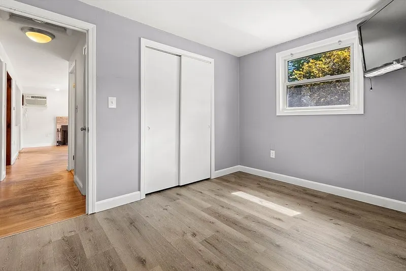 85 Gile St Photo 13