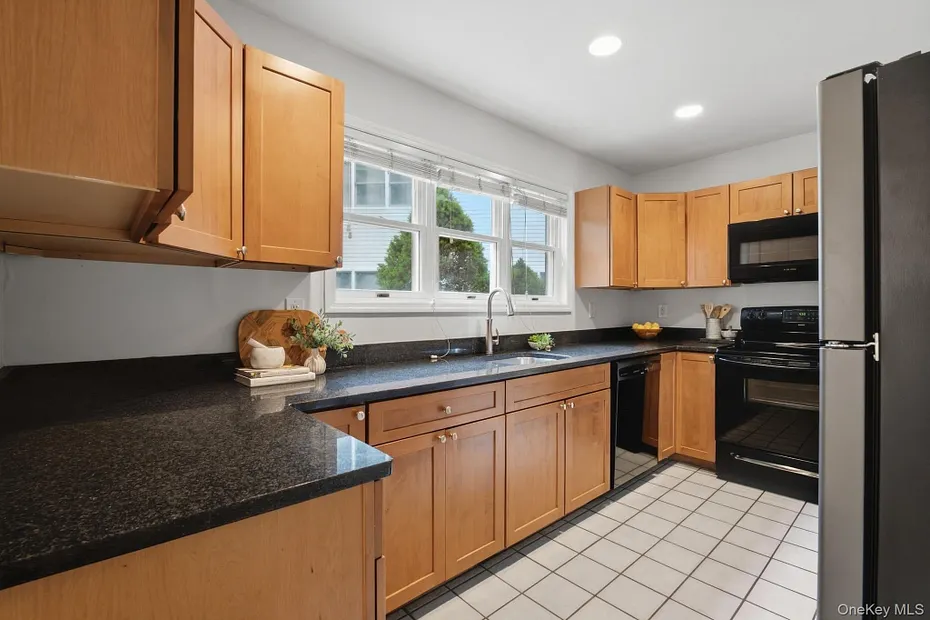1452 Iroquois Street Photo 8