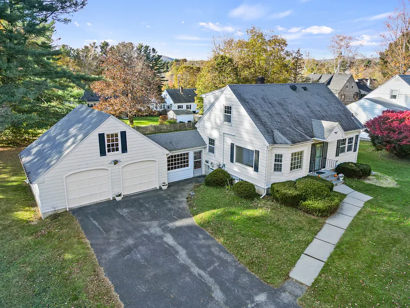 66 Roselyn Dr Photo 1