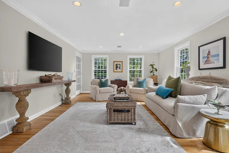 42 Concord Drive Photo 4