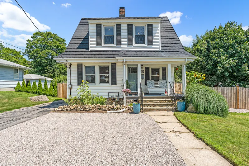 124 Beach Street Photo 6