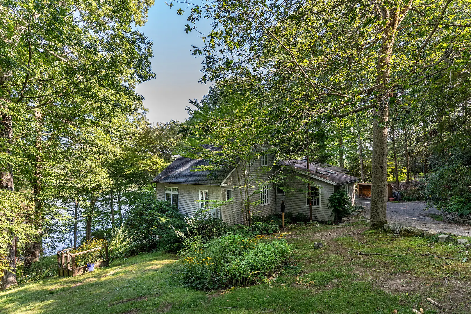 130 Lake Drive Photo 2