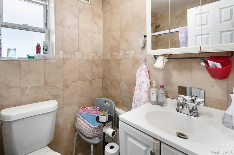 2562 Seymour Avenue Photo 25