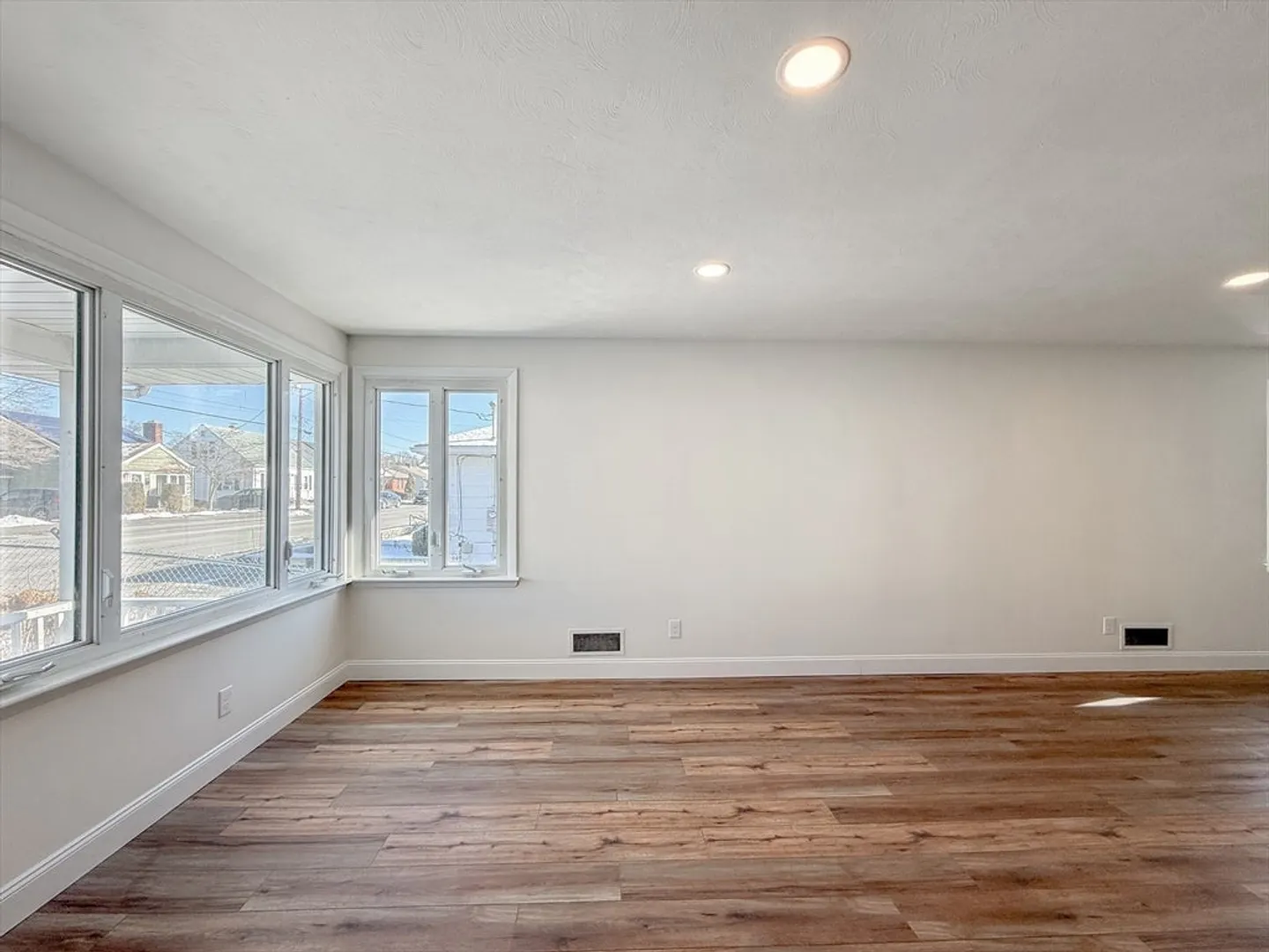 31 Millard Ave Photo 4