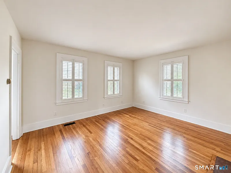 63 Golden Hill Street Photo 8