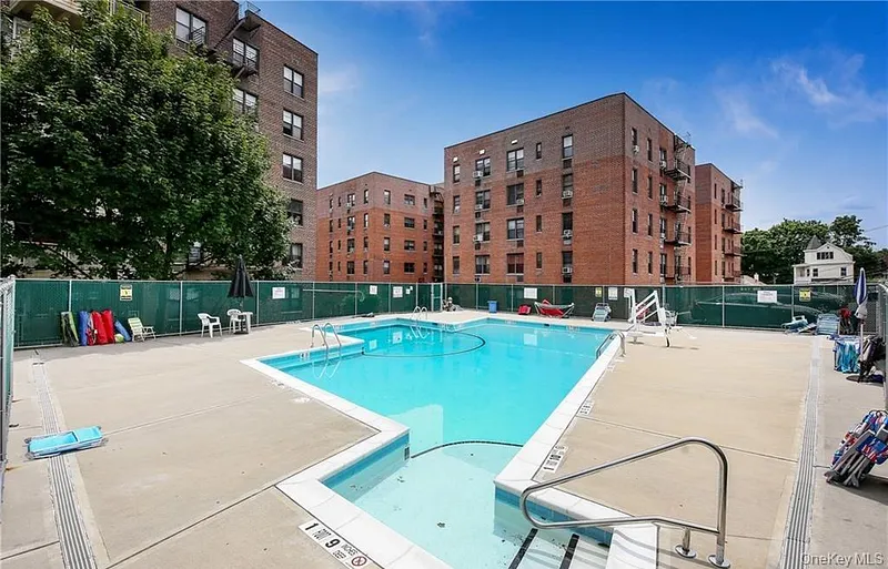 575 Bronx River Road  #6C Photo 32