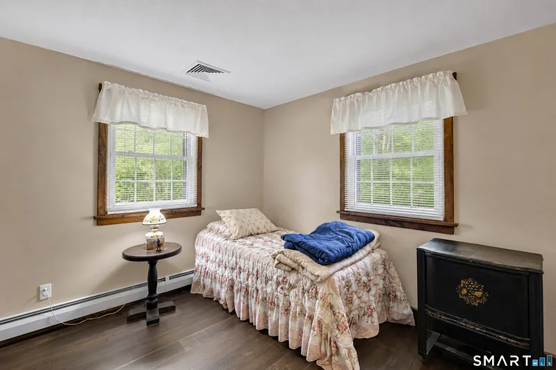 Suffield Single Family Photo 32
