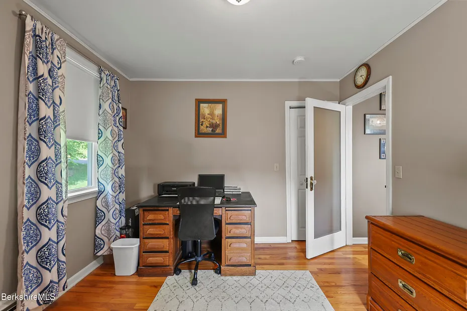 457 N Eagle St Photo 13