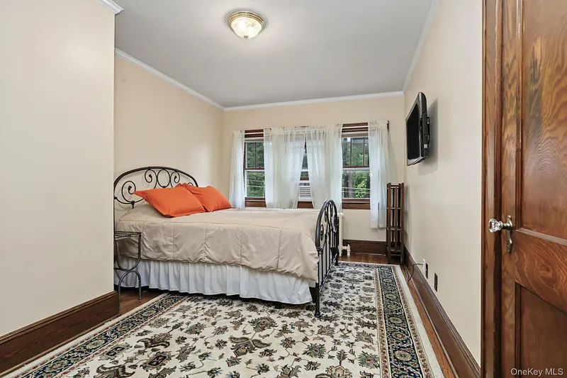 1118 Hudson Avenue Photo 13