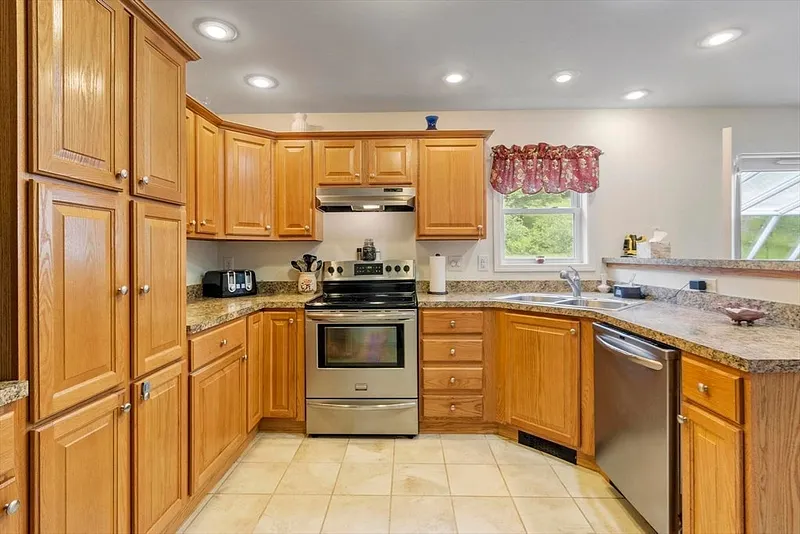 240 Farley Rd Photo 6