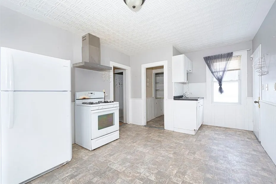 31 Neil  St. Photo 12