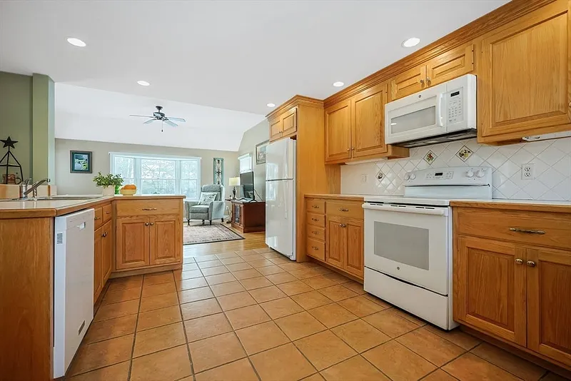 398 High Rock Street Photo 5