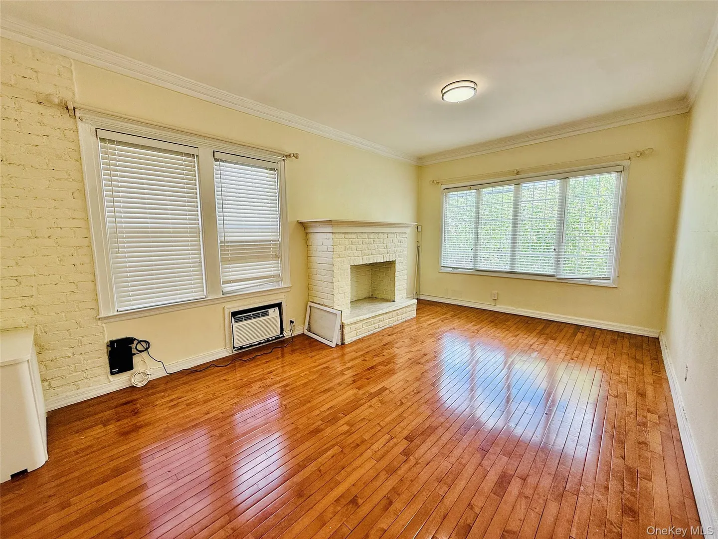 2879 Harrington Avenue Photo 3