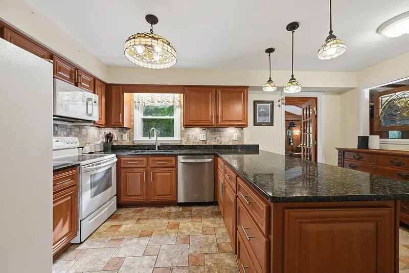 27 Danvers Road Photo 5