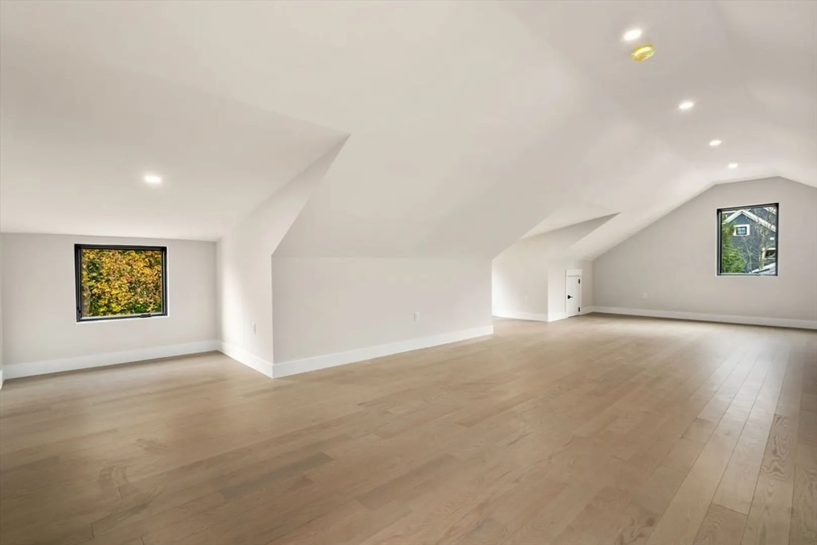 190 Upland Avenue Photo 37