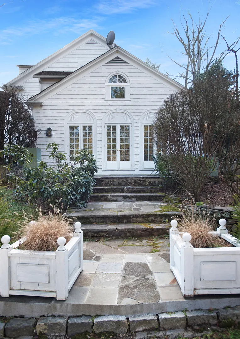 1709 Newfield Avenue Photo 4