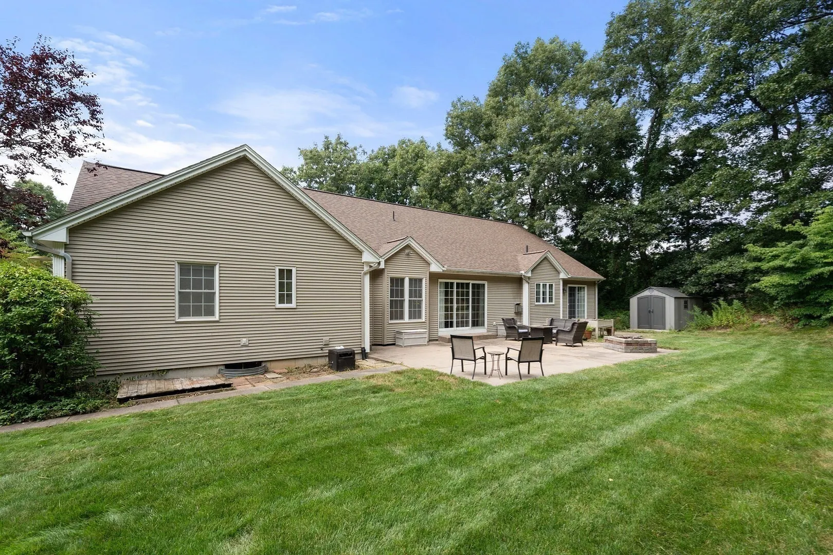 75 Hillcrest Circle Photo 38