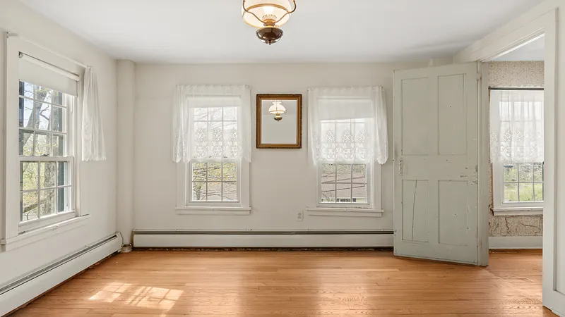 6 Tyringham Rd Photo 22