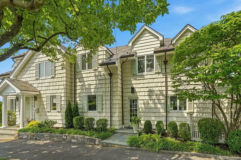 522 The Parkway Photo 40