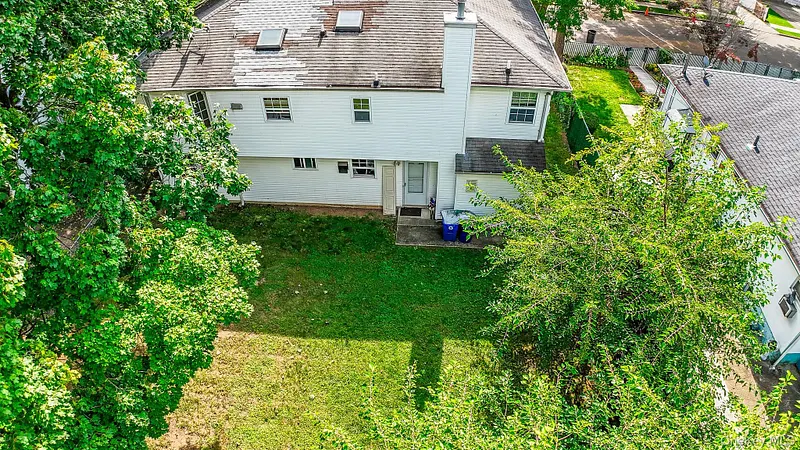 1056 Arthur Street Photo 5