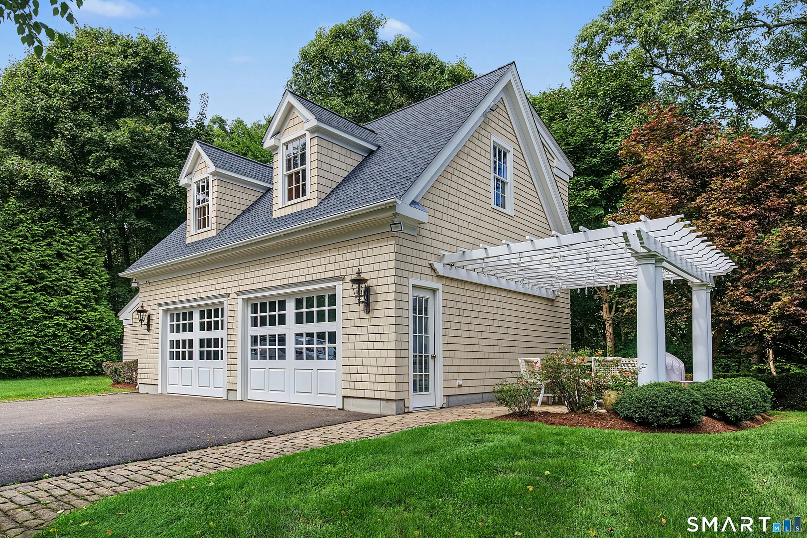 373 Boston Post Road Photo 38