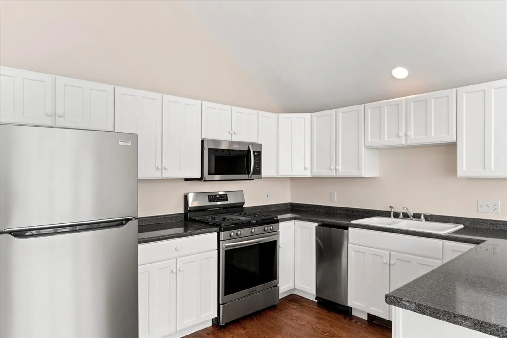 52 Bearskin Neck Photo 15