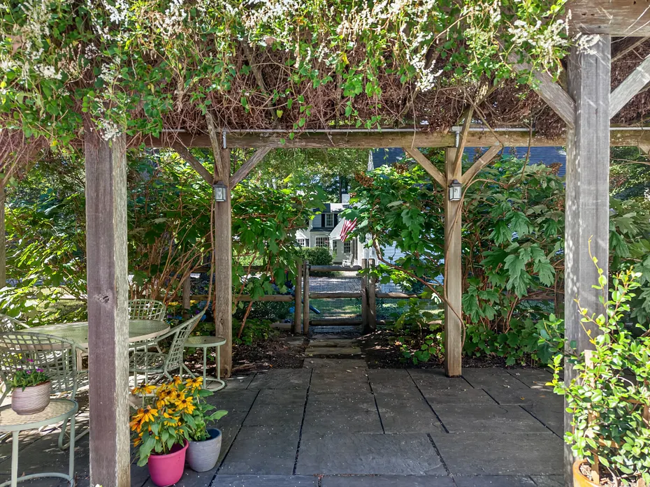 9 Ingham Hill Road Photo 34