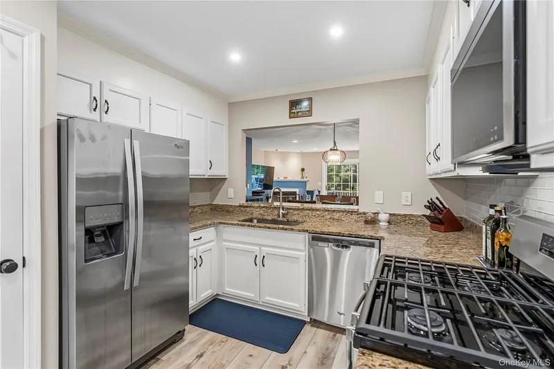 1404 Scarborough Drive Photo 4