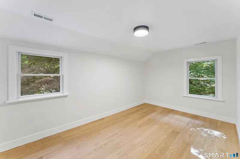 22 East Woods Road Photo 30