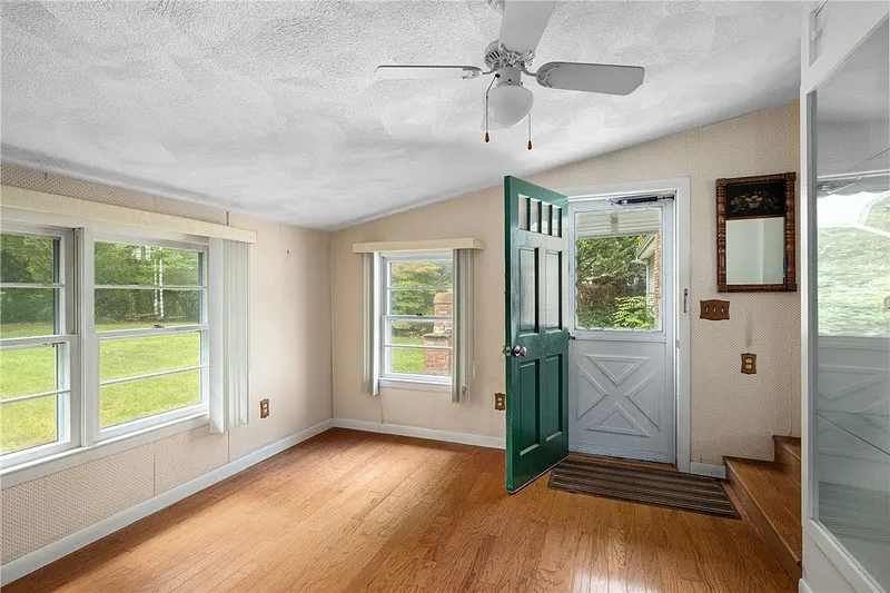 108 Longfellow Drive Photo 15