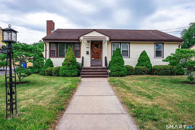 106 Bryden Terrace Photo 1