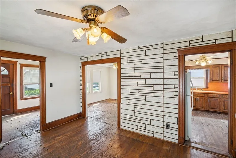 64 Bates Ave Photo 4