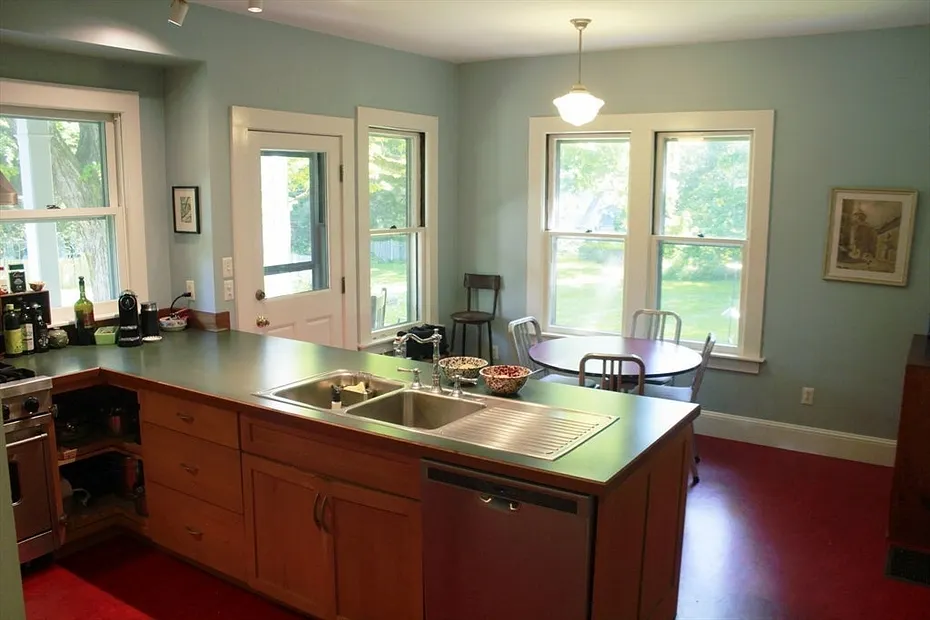 254 Lincoln Photo 22