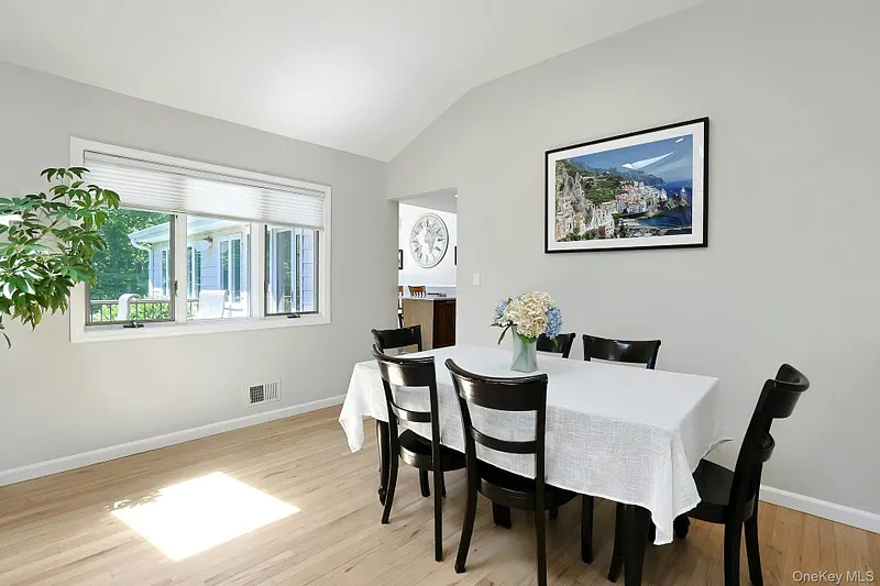 20 Robbins Road Photo 8