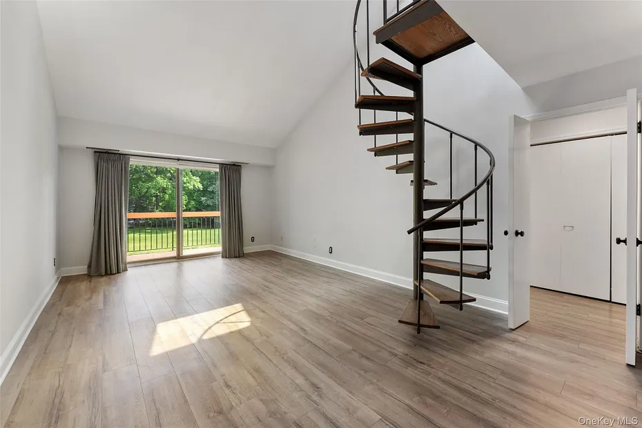 18 Bronxville Glen Drive  #3-12 Photo 4