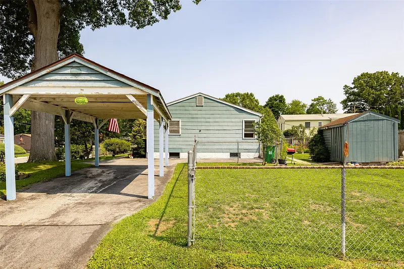76 Phillips Street Photo 5