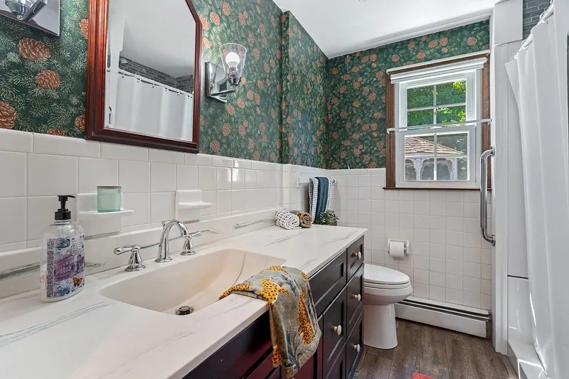 28 Pine Street Photo 12