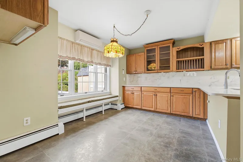 1069 Wolcott Avenue Photo 13