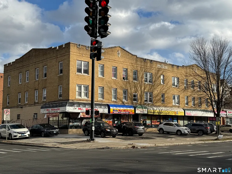450 Franklin Avenue Photo 3