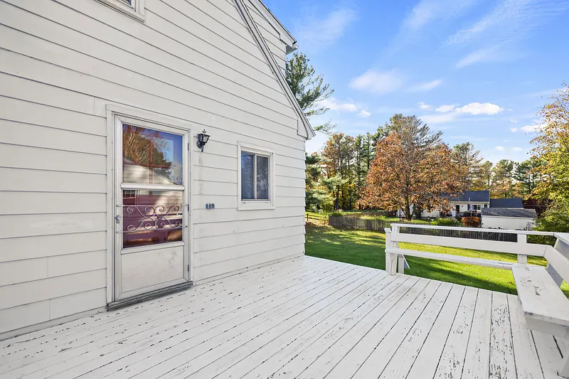 66 Roselyn Dr Photo 32
