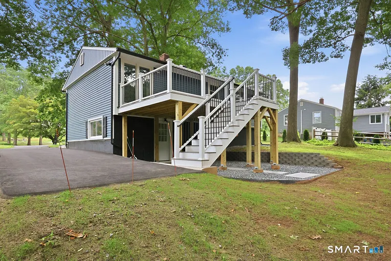 445 Lincoln Drive Photo 6