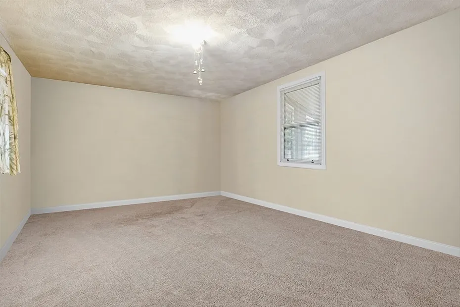 10 Hinckley Rd Photo 18