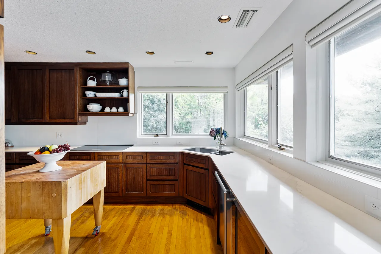 Spacious and functional work area in this light and bright kitchen