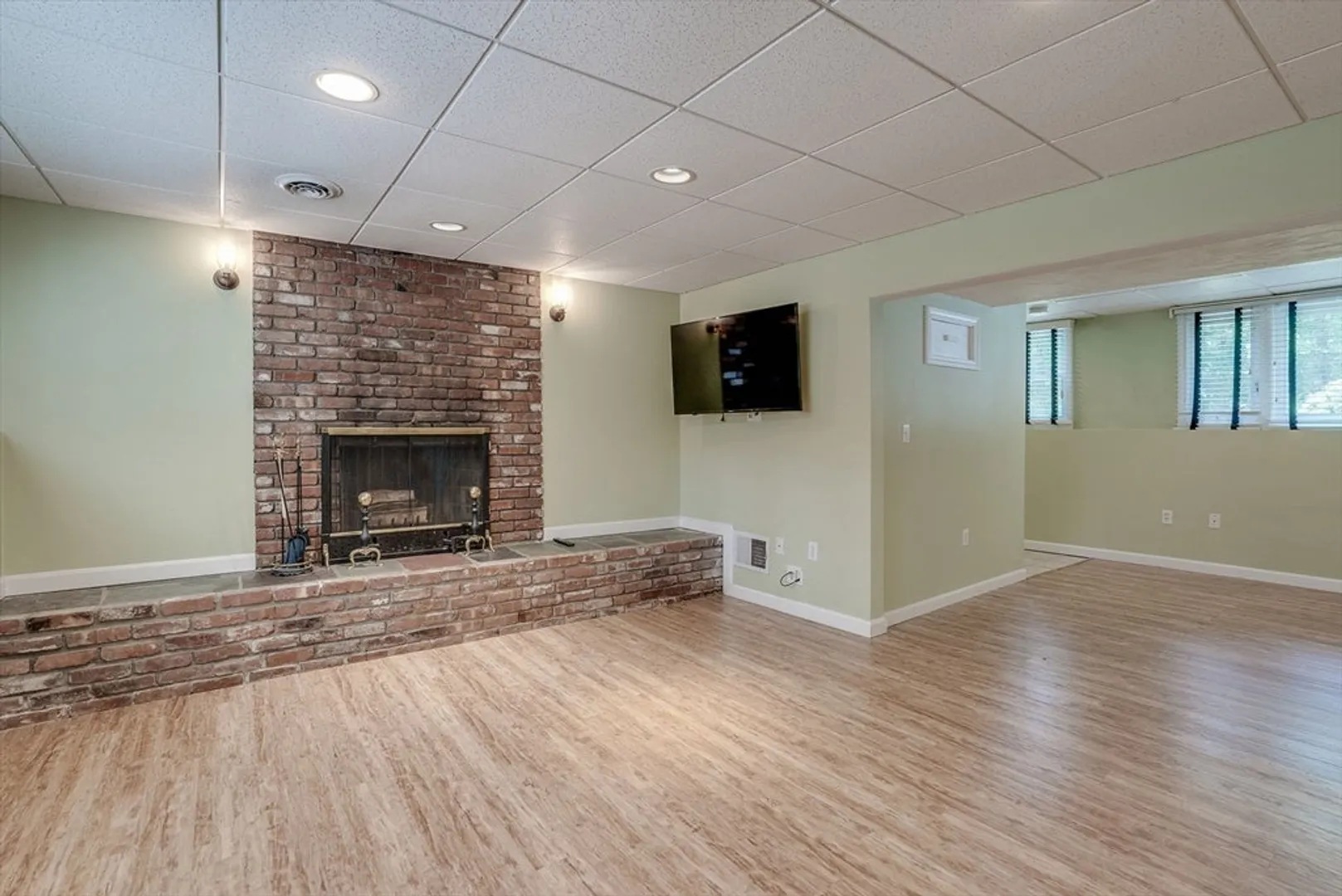 680 East Street Photo 27