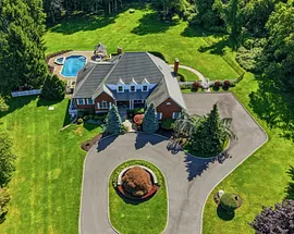 8 Huntington Lane