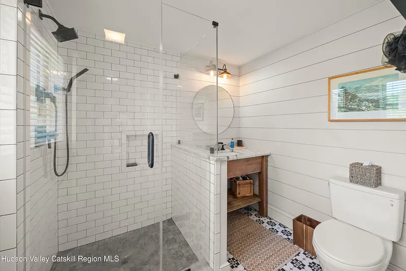 476 South Road Photo 17