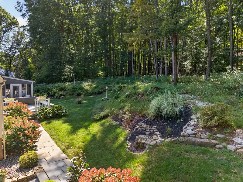 42 Concord Drive Photo 37