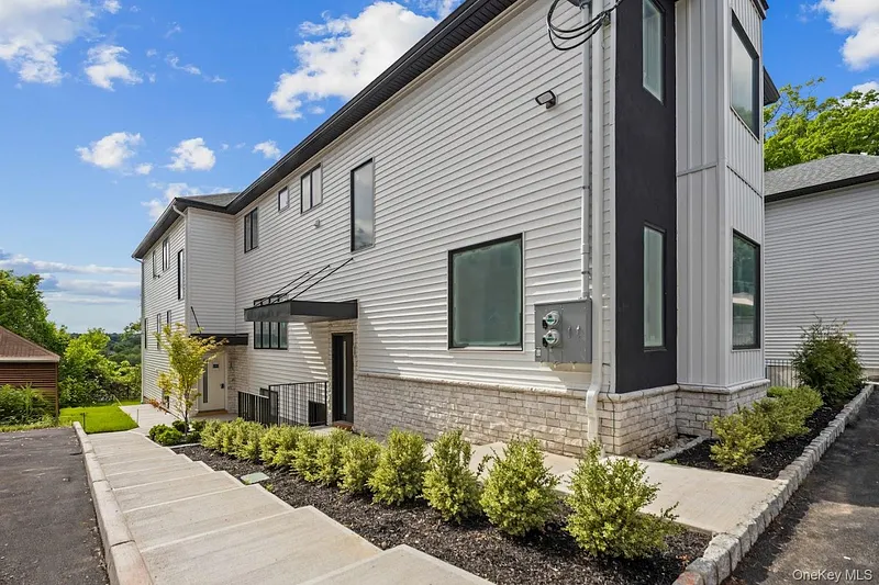 35 Prospect Street  #111 Photo 2