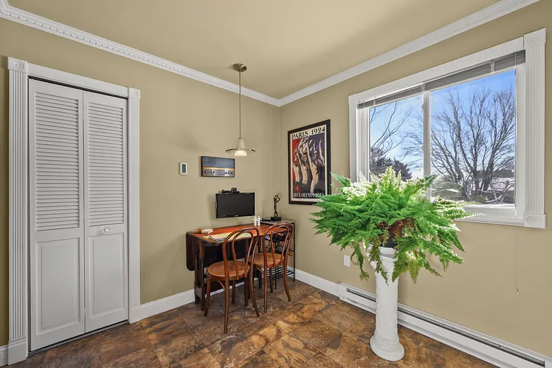 60 Churchill Crest Photo 13
