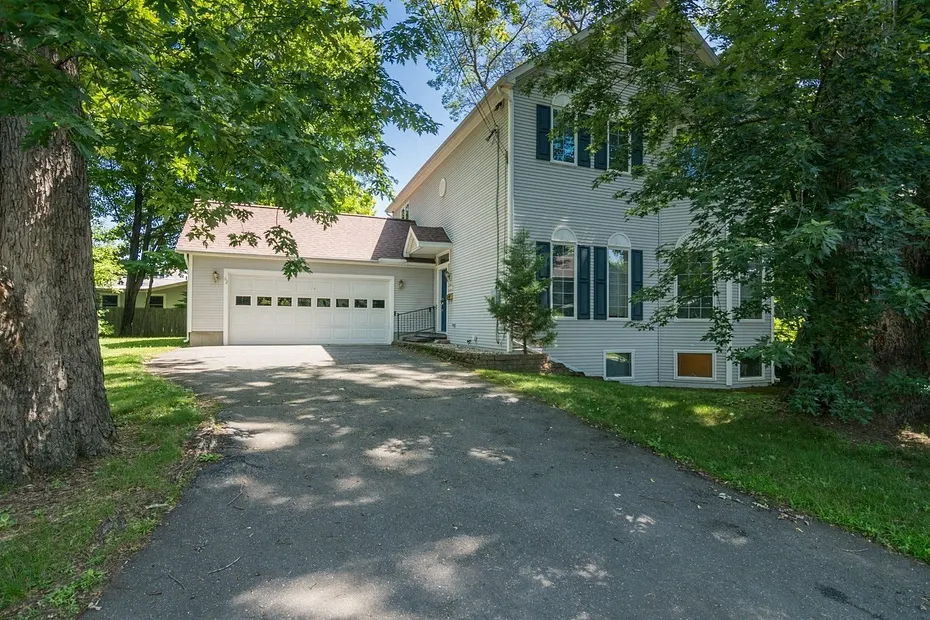 62 Fairview Ave Photo 2